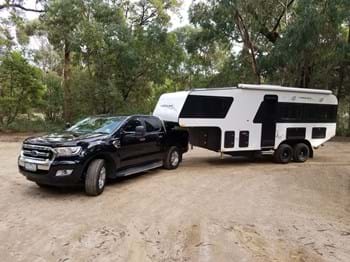 Fifth-wheel and 4x4 taking a break on their adventure