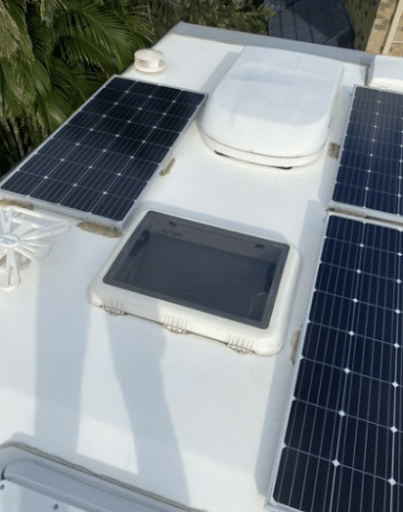 Caravan rooftop solar panels for off-grid power generation